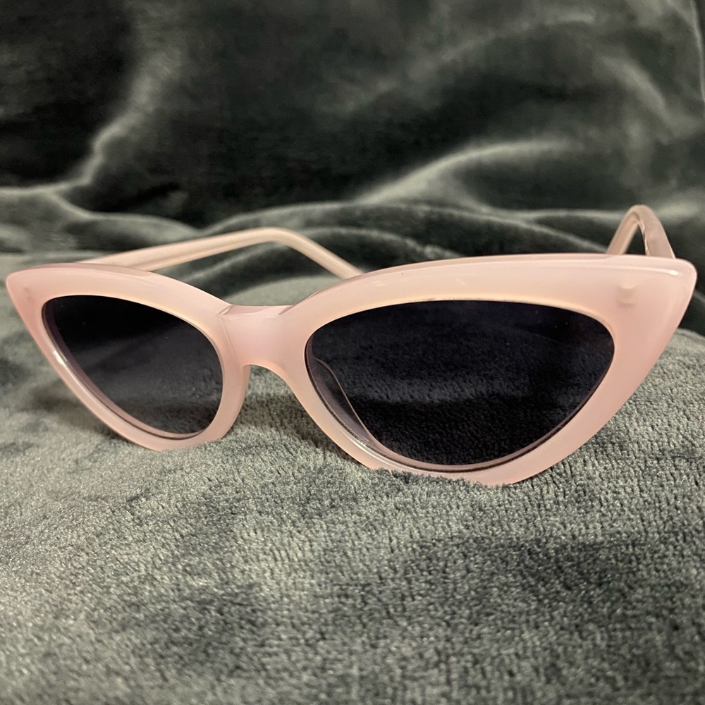 Retro Cat Eye Sunglasses in Lavender